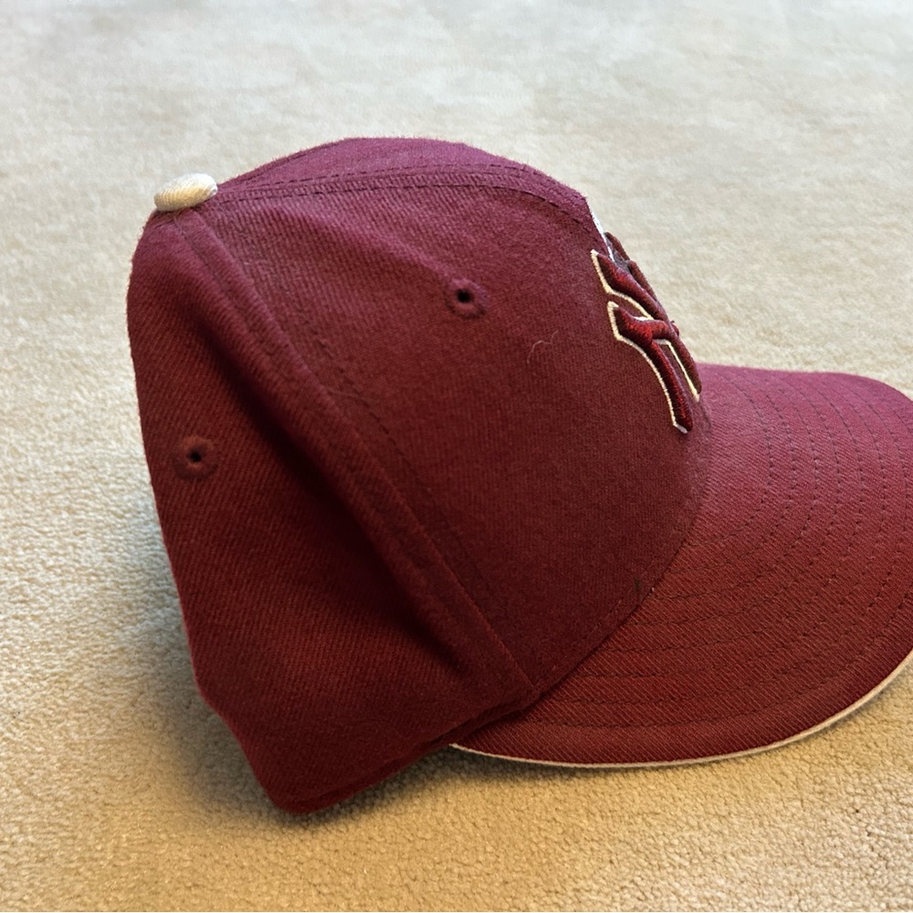 MLB Yankees Cap - Picture 3 of 5